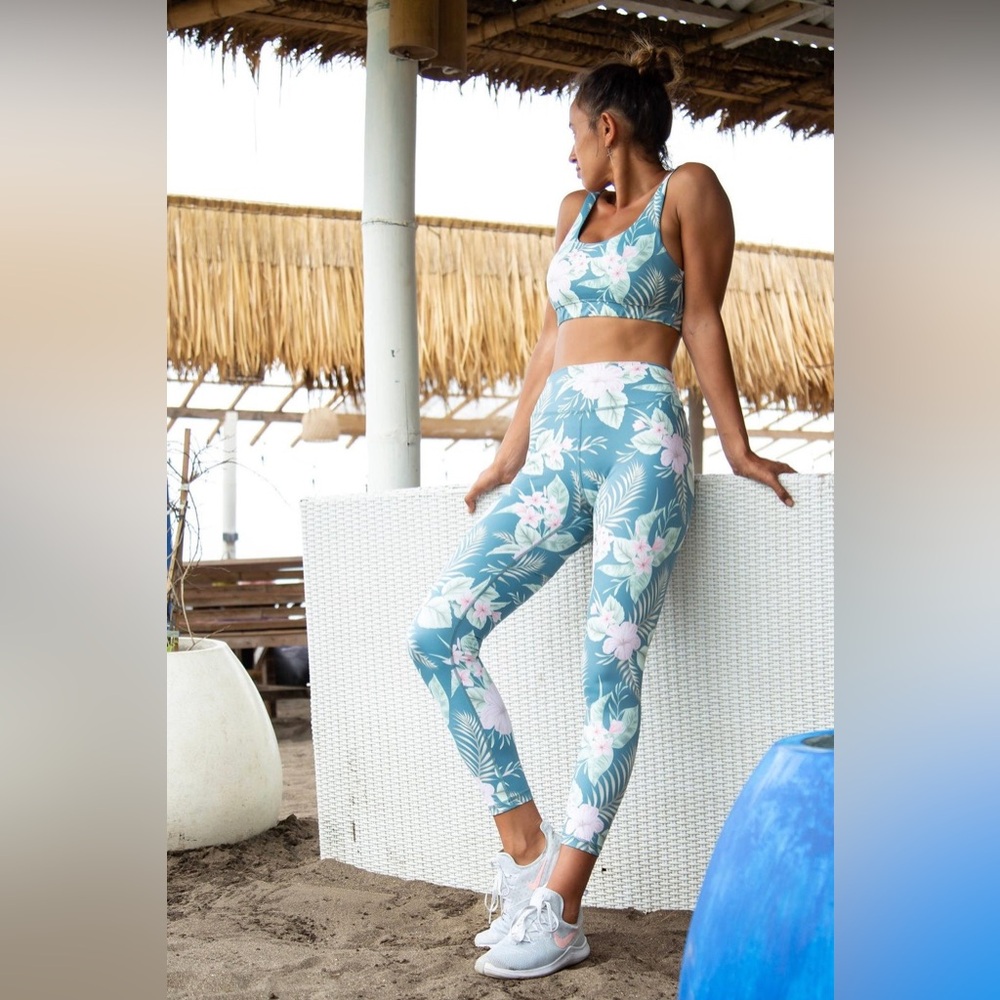Kavala workout matching set - Hanalei leggings and Komodo crop, size small